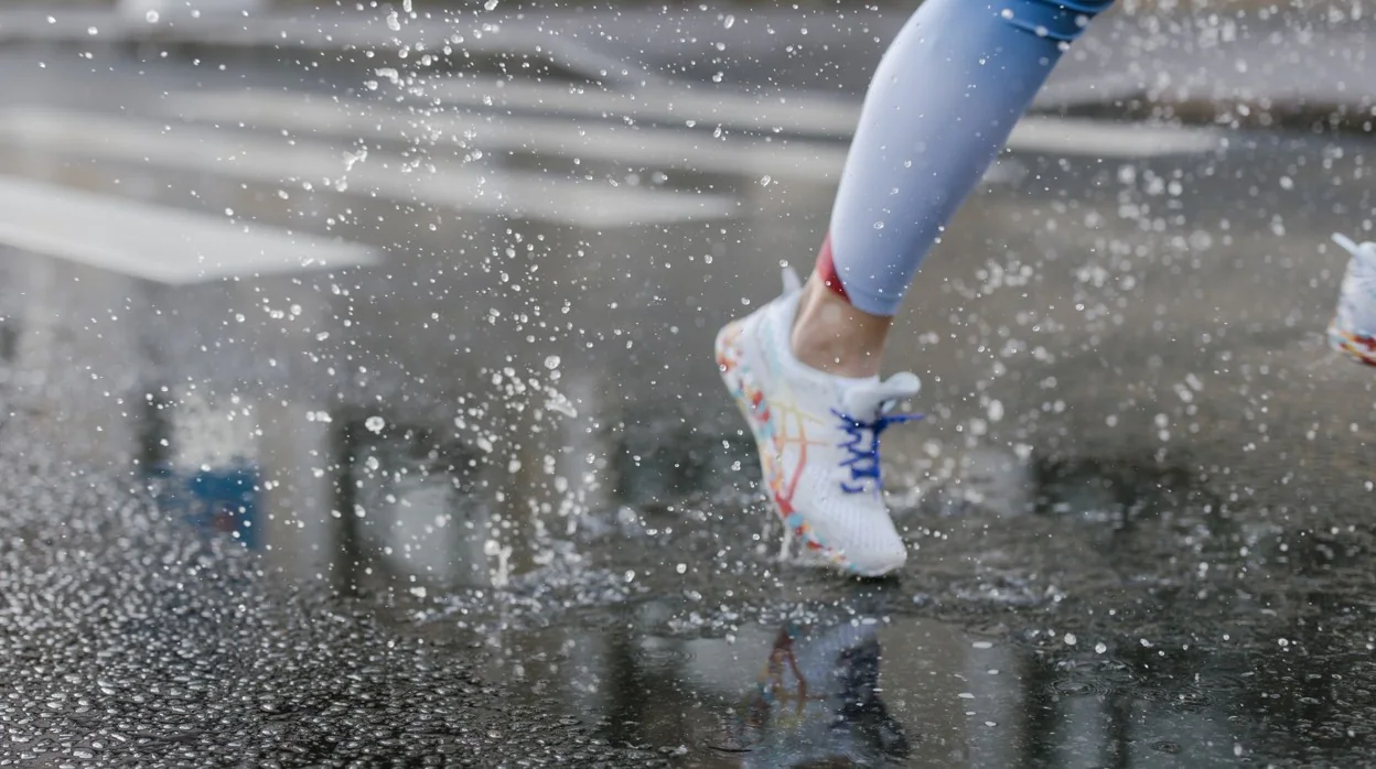 Las mejores 10 zapatillas impermeables para correr bajo la lluvia sin  mojarse los pies