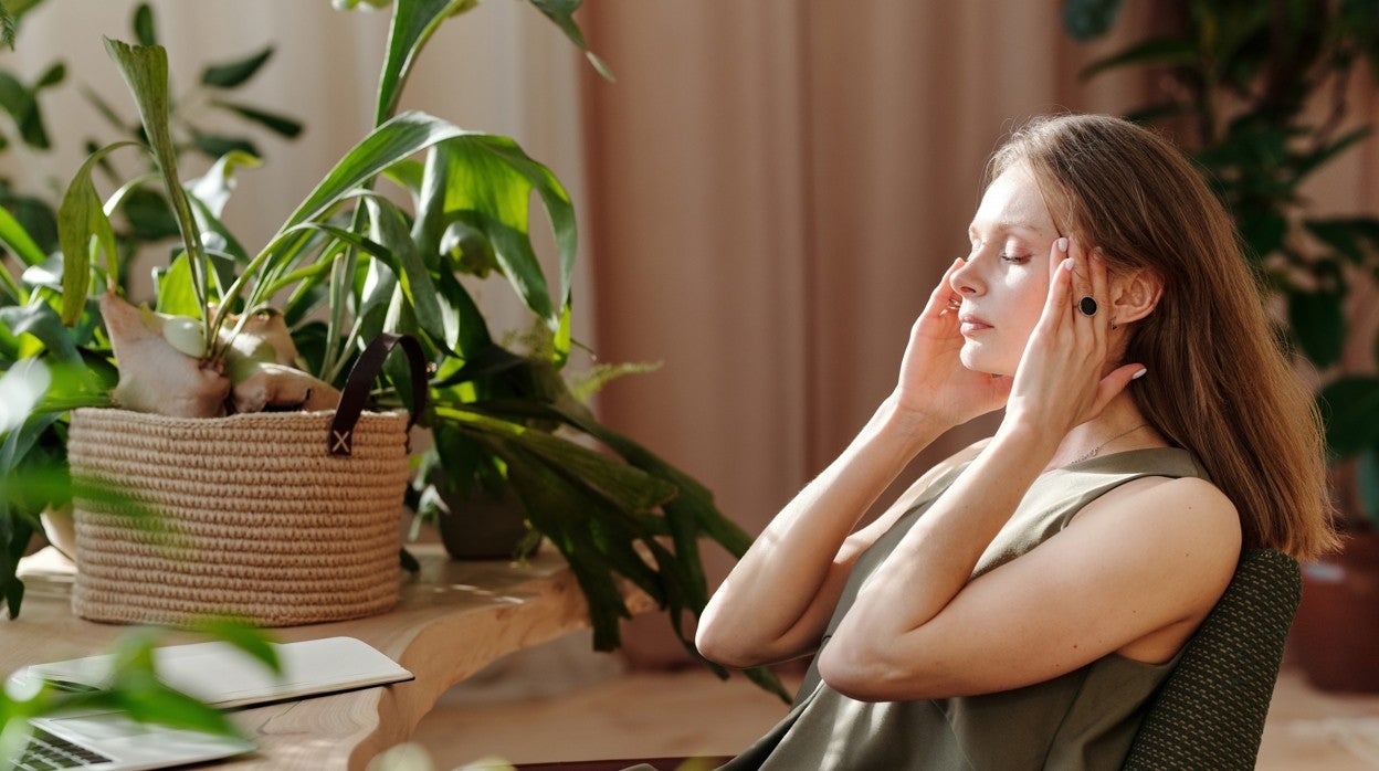 Mujer dolor de cabeza