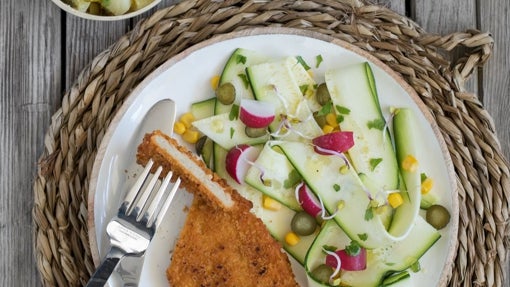 Empanado vegetariano con ensalada de calabacín