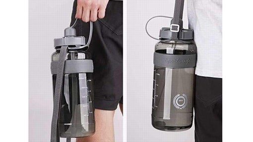 Botella de agua con pajita