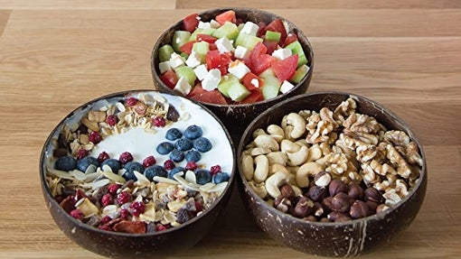 Tres cuencos de madera de coco