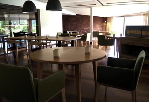 Imagen de la sala del restaurante Casa Solla, vacío, antes de su reapertura