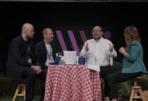 Los ponentes del debate sobre los vinos de lujo