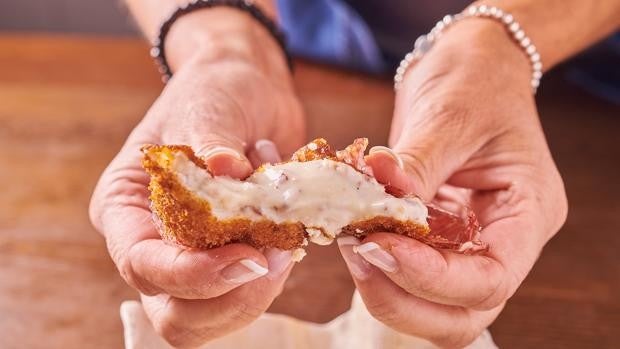 Por sus croquetas les conocerán: «Hay tal locura por ellas que nos las piden de postre»