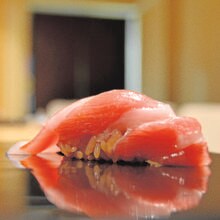 El menú de Kiro Sushi lo conforman 19 pases con 15 variedades de pescado