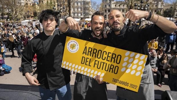 El alicantino que ha ganado un premio versionando la paella valenciana con guisantes y garum de anchoas