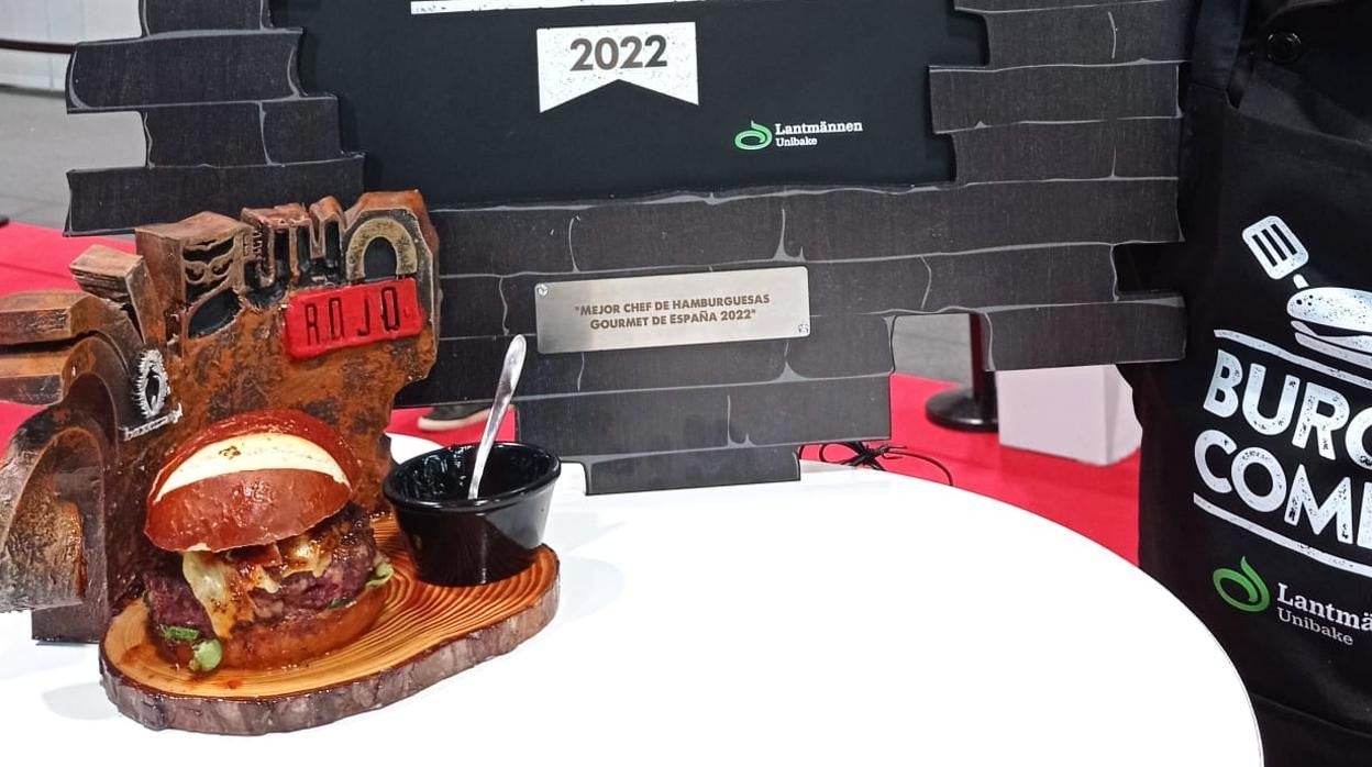 Mejor hamburguesa de España 2022, de Mikel Galán, cocinero de El Búho Rojo de Deusto (Bilbao)