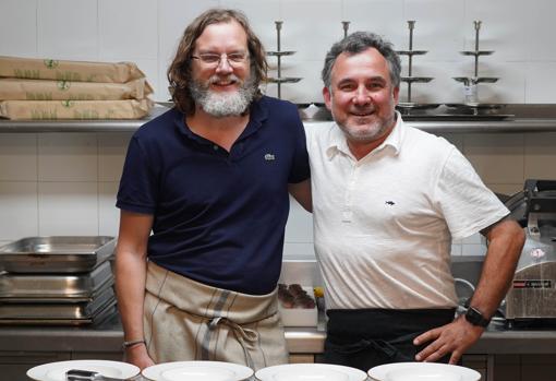 Rafa Peña y Albert Raurich, en el cuatro manos con el que presentaron en Madrid la campaña 'La revolución gastronómica continúa en Barcelona'