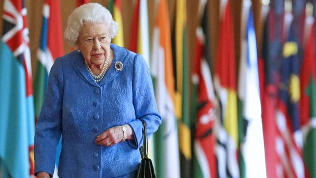 Isabel II quiere contratar a un experto en diversidad para hacer frente a las acusaciones de racismo