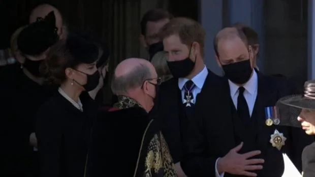 Qué se dijeron el príncipe Harry y Guillermo tras el funeral de su abuelo
