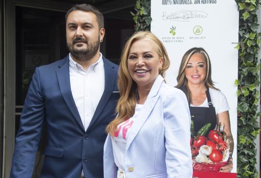 Con su marido, Miguel