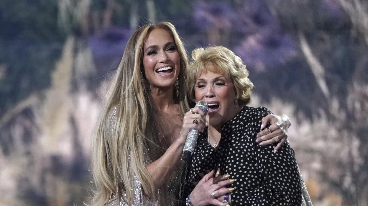 Jennifer Lopez junto a su madre, Guadalupe Rodríguez