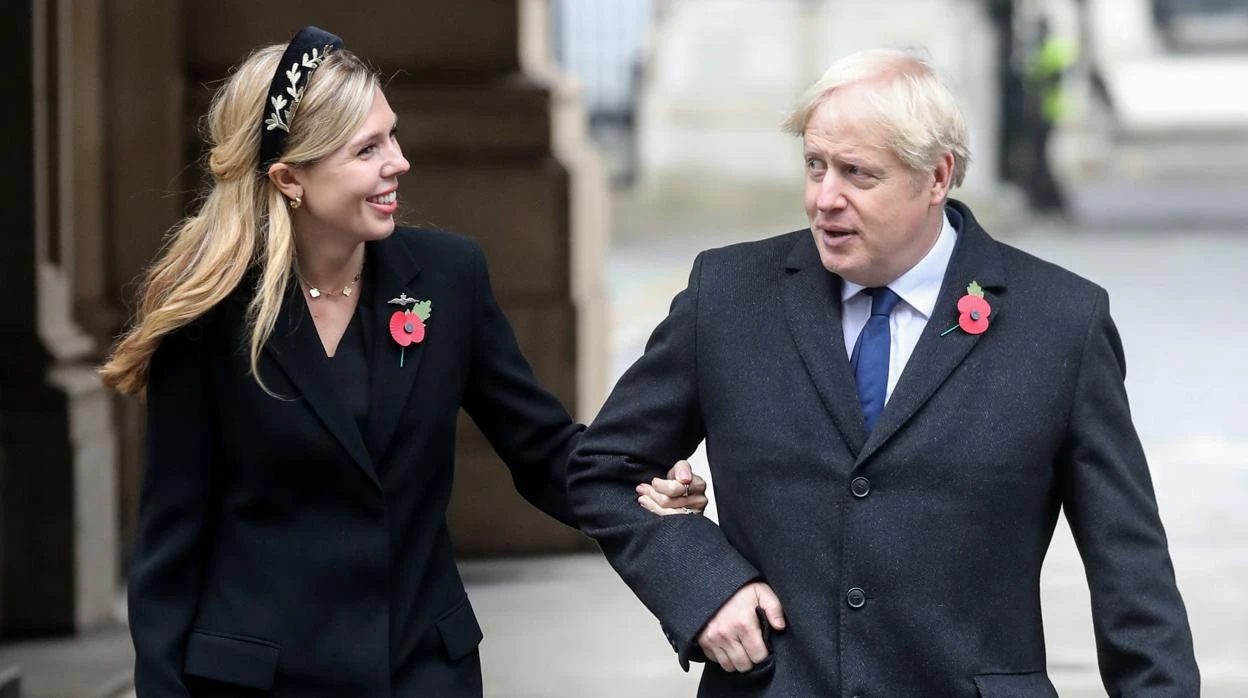 Boris Johnson junto a su novia
