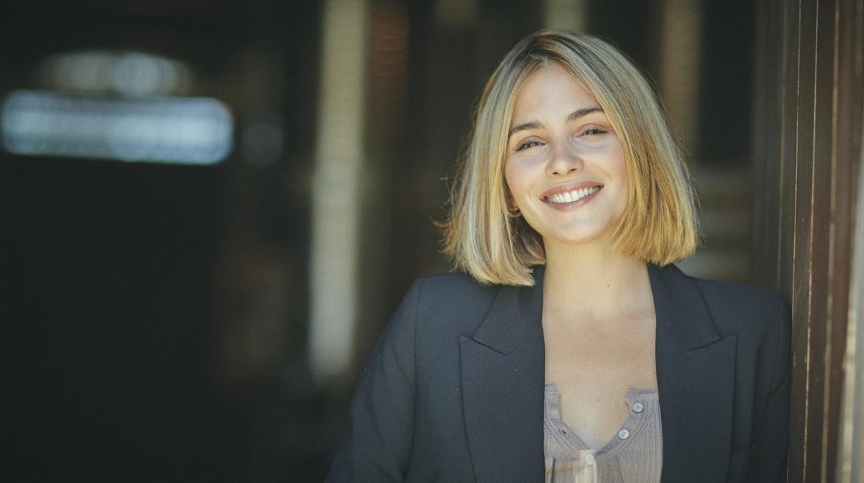 Andrea Duro posa en la bodega de Barcolobo, en las Riberas de Castronuño (Valladolid)