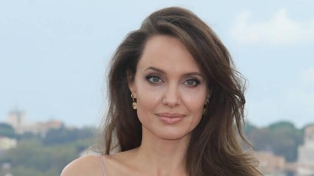 Qué significa el nuevo y críptico tatuaje de Angelina Jolie