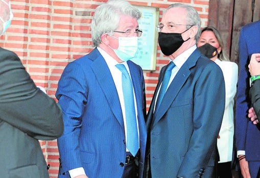 Enrique Cerezo y Florentino Pérez, en el funeral