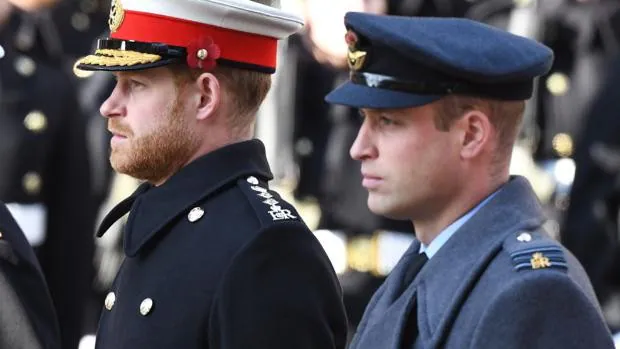 Guillermo y Harry de Inglaterra protagonizaron una fuerte discusión en el funeral de su abuelo