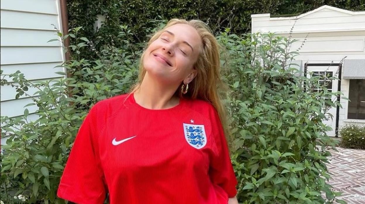 Adele ha publicado en Instagram una foto apoyando a la selección Inglesa que perdió la final de la Eurocopa