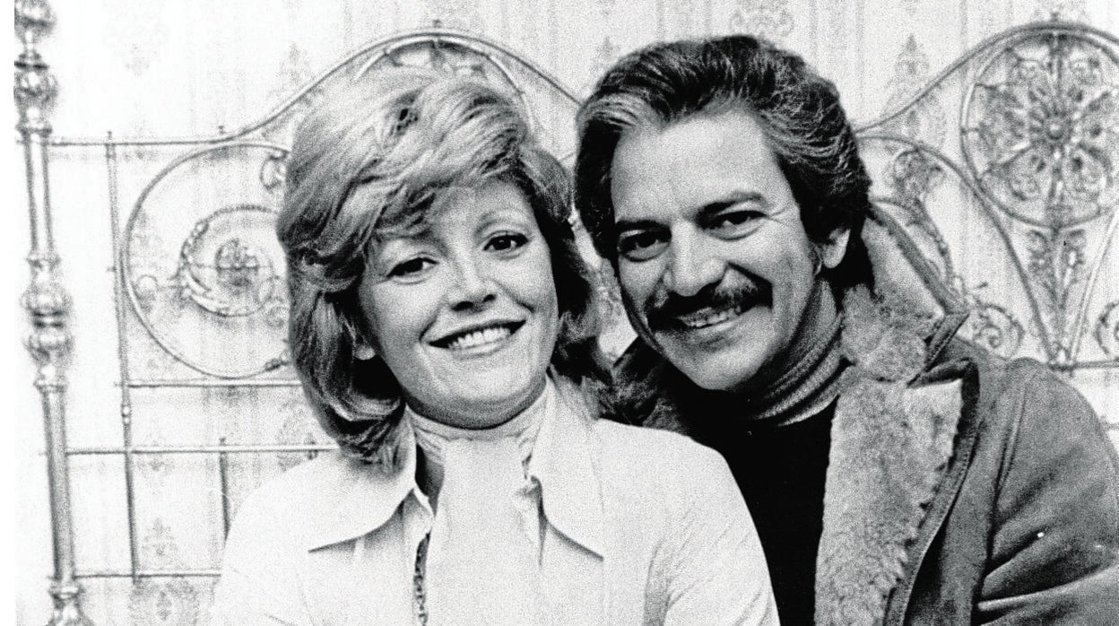 Espartaco Santoni, junto a Cervera en un acto público en 1975