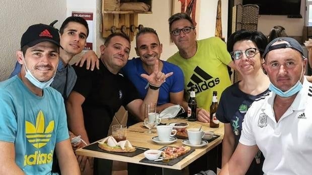 Patatas revolconas y chuletón, así es el restaurante de la familia de Casillas en Navalacruz