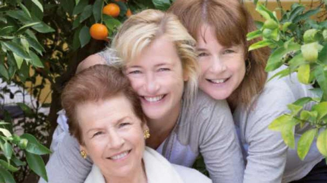 Zulema Boix, con sus hijas Zulema y Ana Duato