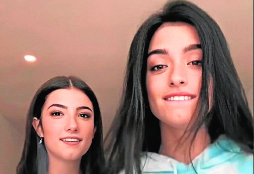 Las hermanas Dixie y Charlie Damelio con 48 millones de seguidores