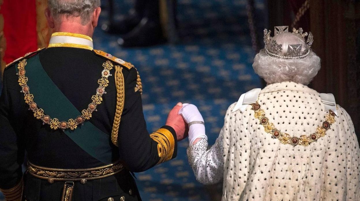 El Príncipe Carlos y la Reina Isabel II