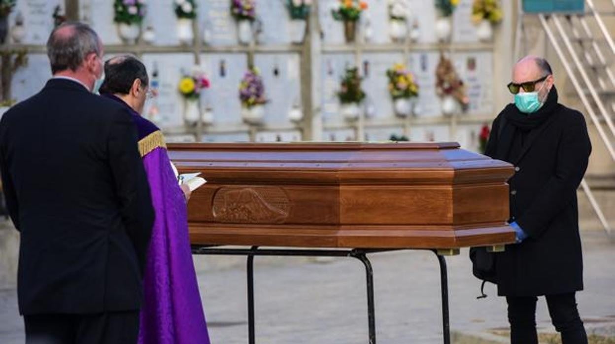 Josemi Rodríguez-Sieiro: Los funerales empiezan con respeto y terminan en un absoluto caos