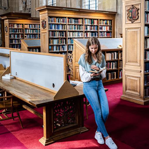 Elisabeth de Bélgica, en la biblioteca del Lincoln College de Oxford