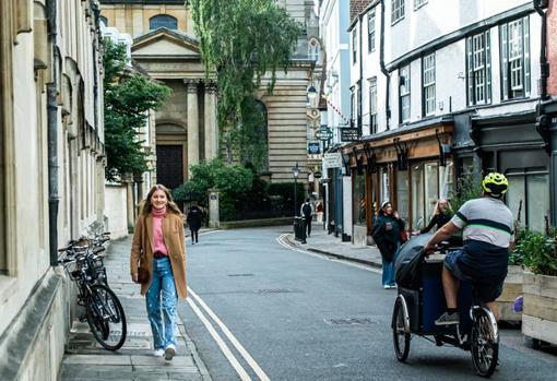 Elisabeth de Bélgica, paseando por Oxford