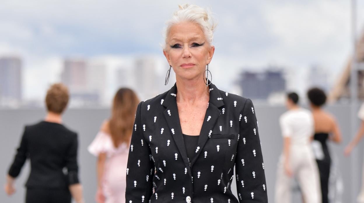 Helen Mirren, desfilando en París