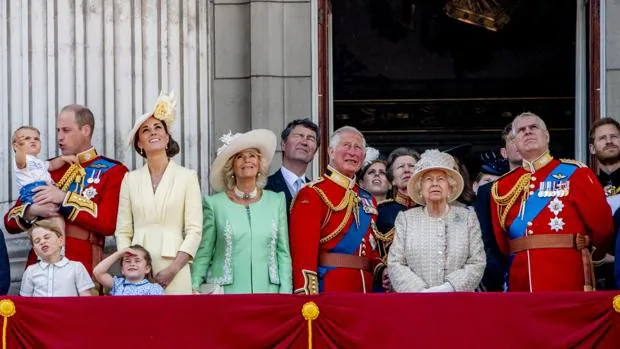La familia Real británica ve al Príncipe Andrés como una amenaza