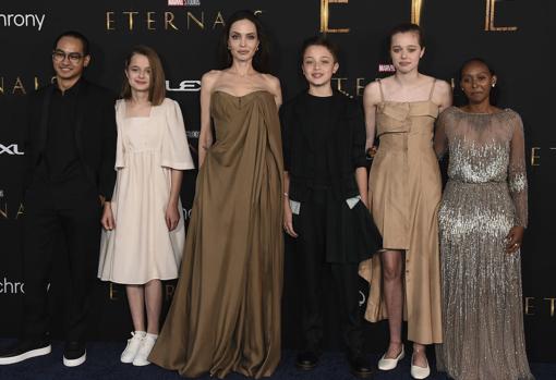 El cambio de Shiloh, la hija de Angelina y Brad Pitt que jugaba a ser chico