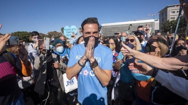 La marea azul de Antonio David Flores que se quedó en charco