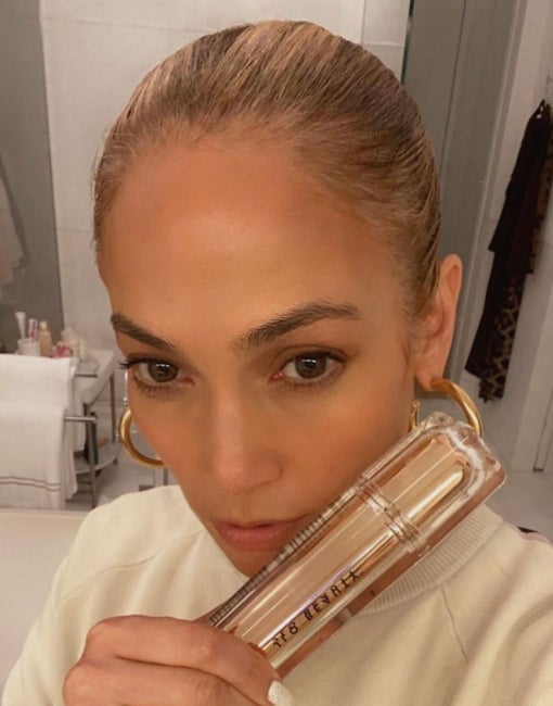 Que alguien le diga a J.Lo que una foto tan cerca de la cara, le hace chopo