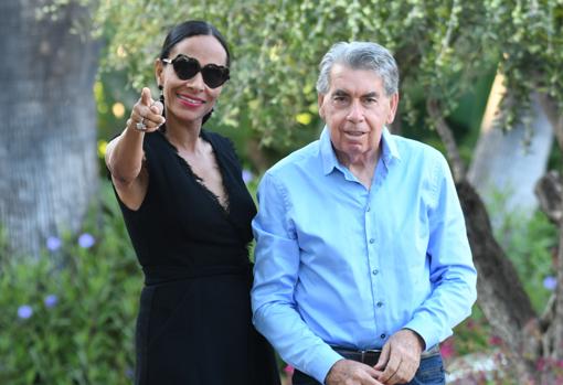 Manolo Santana y Claudia