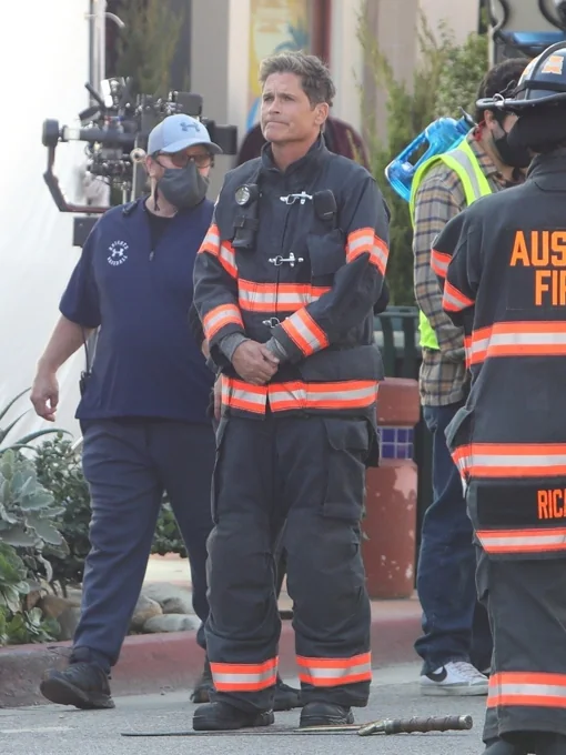 Rob Lowe haciendo de bombero: doble fantasía.