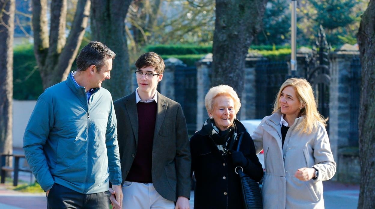 Urdangarin, su hijo Pablo, su madre, y la Infanta Cristina