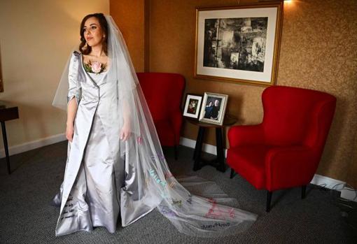 El vestido de la novia fue diseñado por la legendaria creadora británica Vivienne Westwood