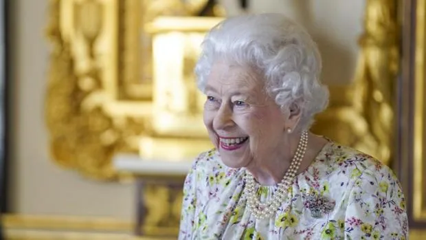 La Reina Isabel II reaparece por primera vez en meses para asistir al homenaje del duque de Edimburgo