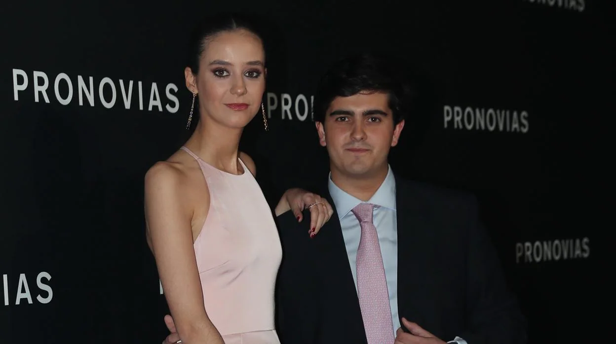 Victoria Federica y Jorge Bárcenas, durante el photocall de la firma nupcial Pronovias