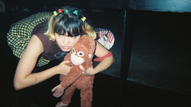 «Deja de violarme, déjame drogarme»: así es el debut de Memé, la prima de Rigoberta Bandini