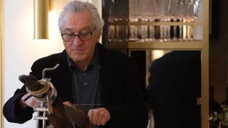 Robert de Niro disfruta del Viña AB Estrella de los Mares y Noé en su Menú Impagable