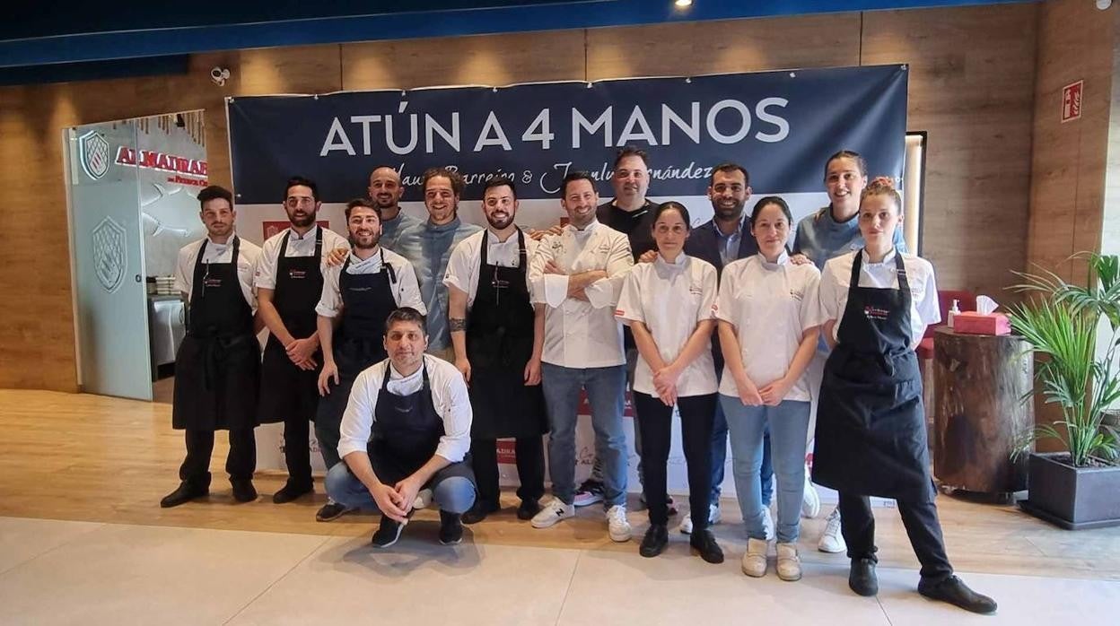 Los profesionales participantes en el Atún a 4 Manos de Cooking Almadraba