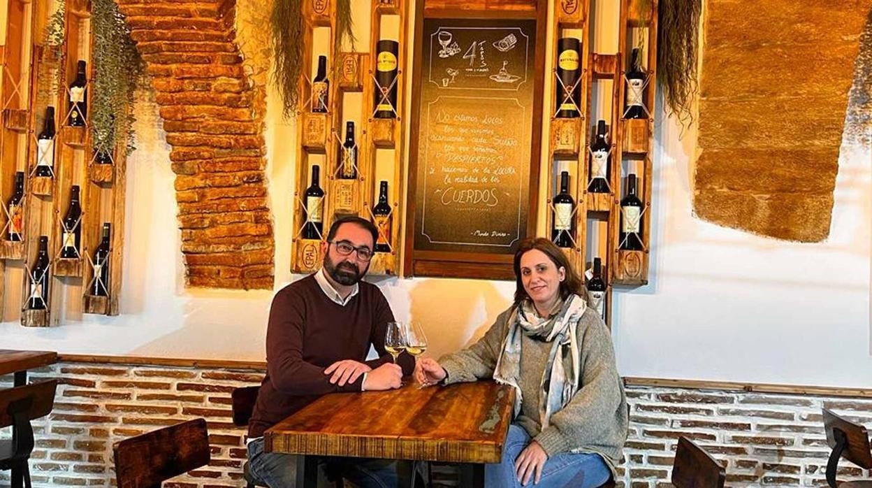 Alberto Reyes y Juani Sánchez, en 4 Tapas Vinos y Viandas