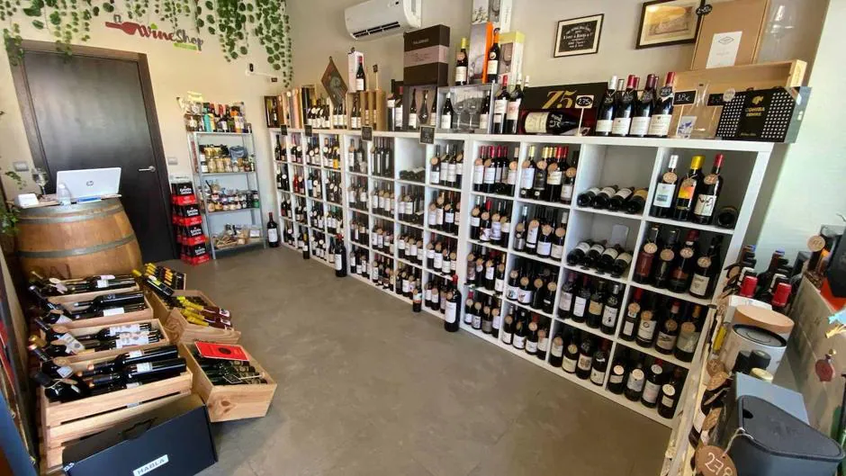 Interior de El Wine Shop
