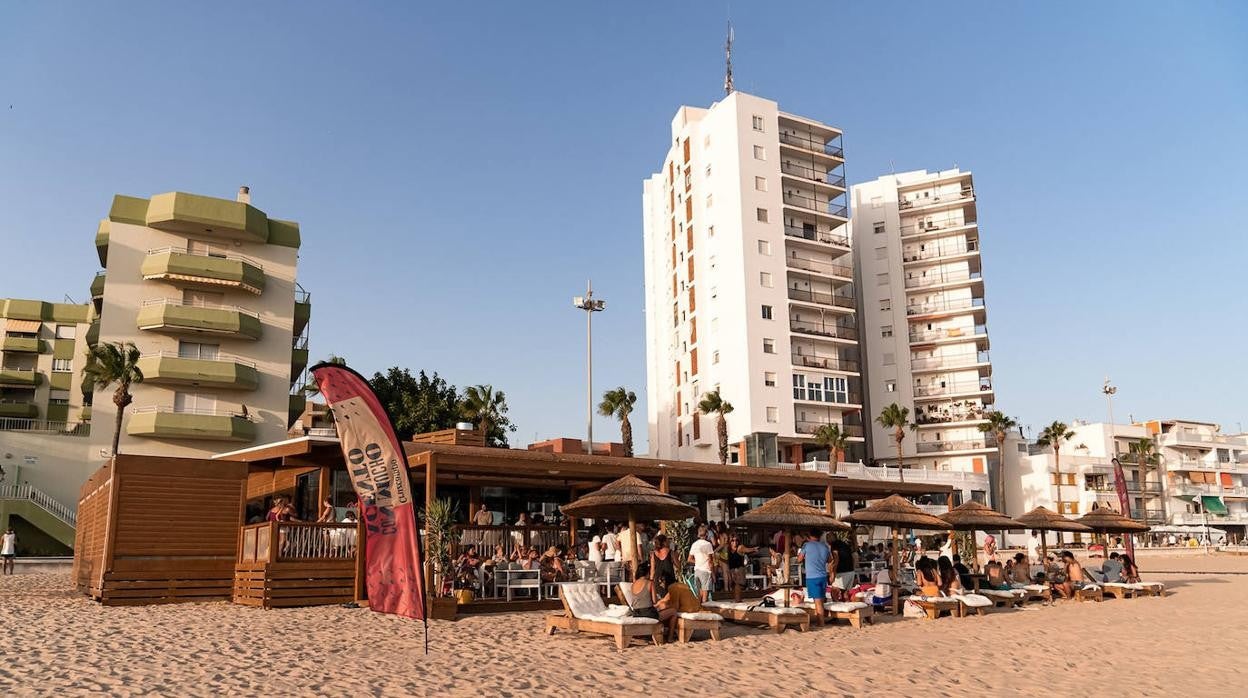 El chiringuito Patriot está en la playa de La Costilla de Rota