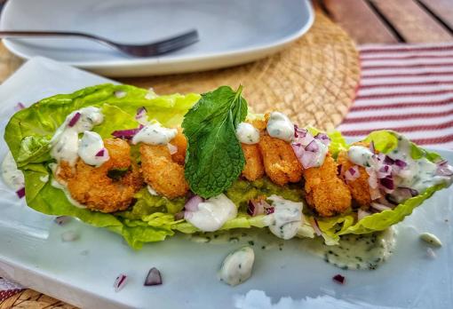 Saam de gambas cristal fritas con mahonesa de perejil y cebolla thai