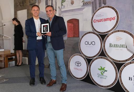 David de la Encina entregó el premioa a José Antonio López, de la Venta El Raspa