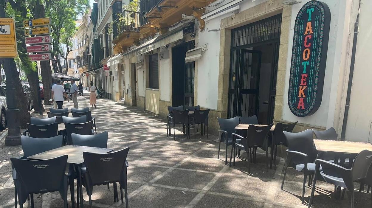 Terraza de Tacoteka, en la calle Porvera de Jerez